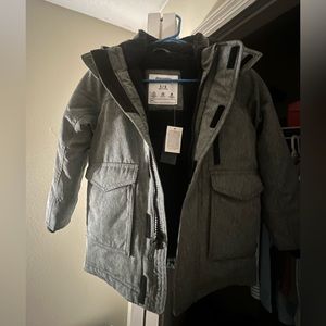 Boys size 5/6 Abercrombie winter coat gray with hood NWT